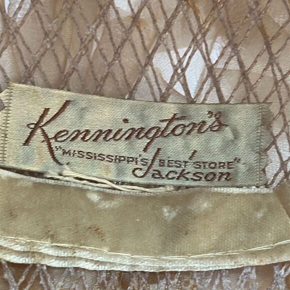 Vintage 50s or 60s Cream Floral Petal Hat - Picture 7 of 7